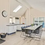 Seven-bedroom In Tatil Evi Spottrup