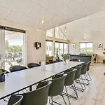 Seven-bedroom In Tatil Evi Spottrup