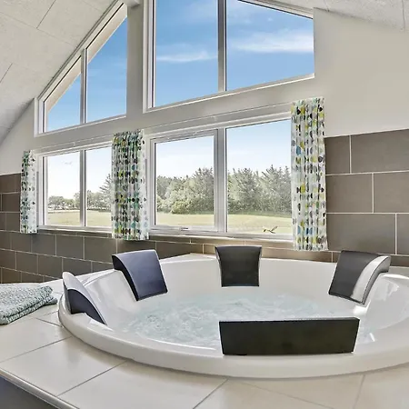 7 Bedroom Gorgeous Home In Spøttrup Feriehus
